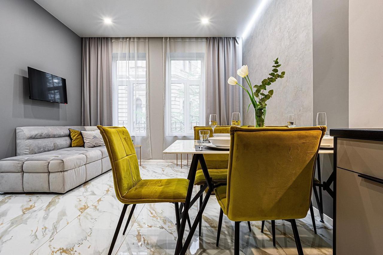 Family Residence Boutique Apartments Lviv Dış mekan fotoğraf