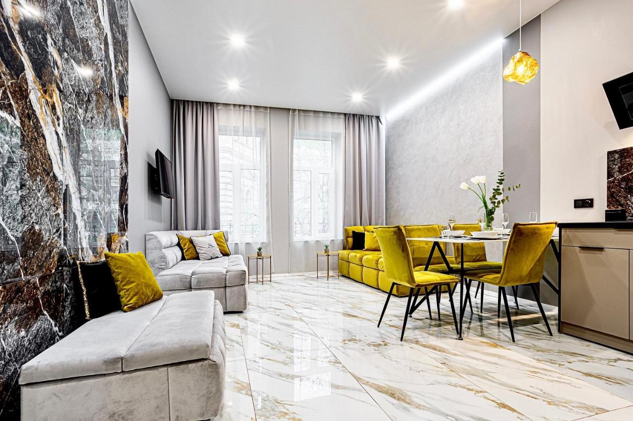 Family Residence Boutique Apartments Lviv Dış mekan fotoğraf