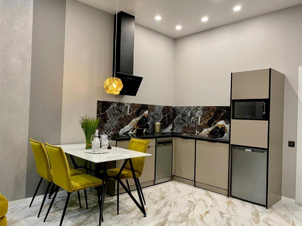 Family Residence Boutique Apartments Lviv Dış mekan fotoğraf