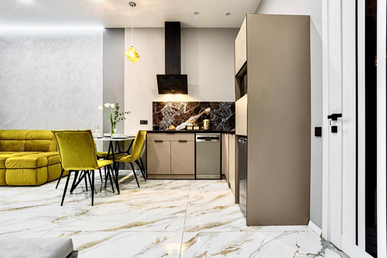 Family Residence Boutique Apartments Lviv Dış mekan fotoğraf